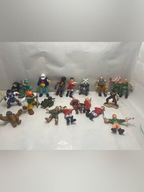 2/$18 Random lot of new and vintage small toys Fortnite ninja pirates fighters